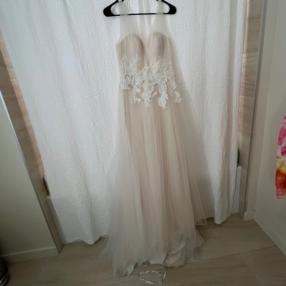 Enzoani Beautiful Bridal BT17-12 Wedding Gown size 4 - Picture 3 of 16